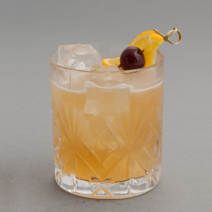 Old Fashioned 古典鸡尾酒 - 鸡尾酒配方与调酒教程 | 微醺实验室 | 微醺实验室 Cocktail Lab